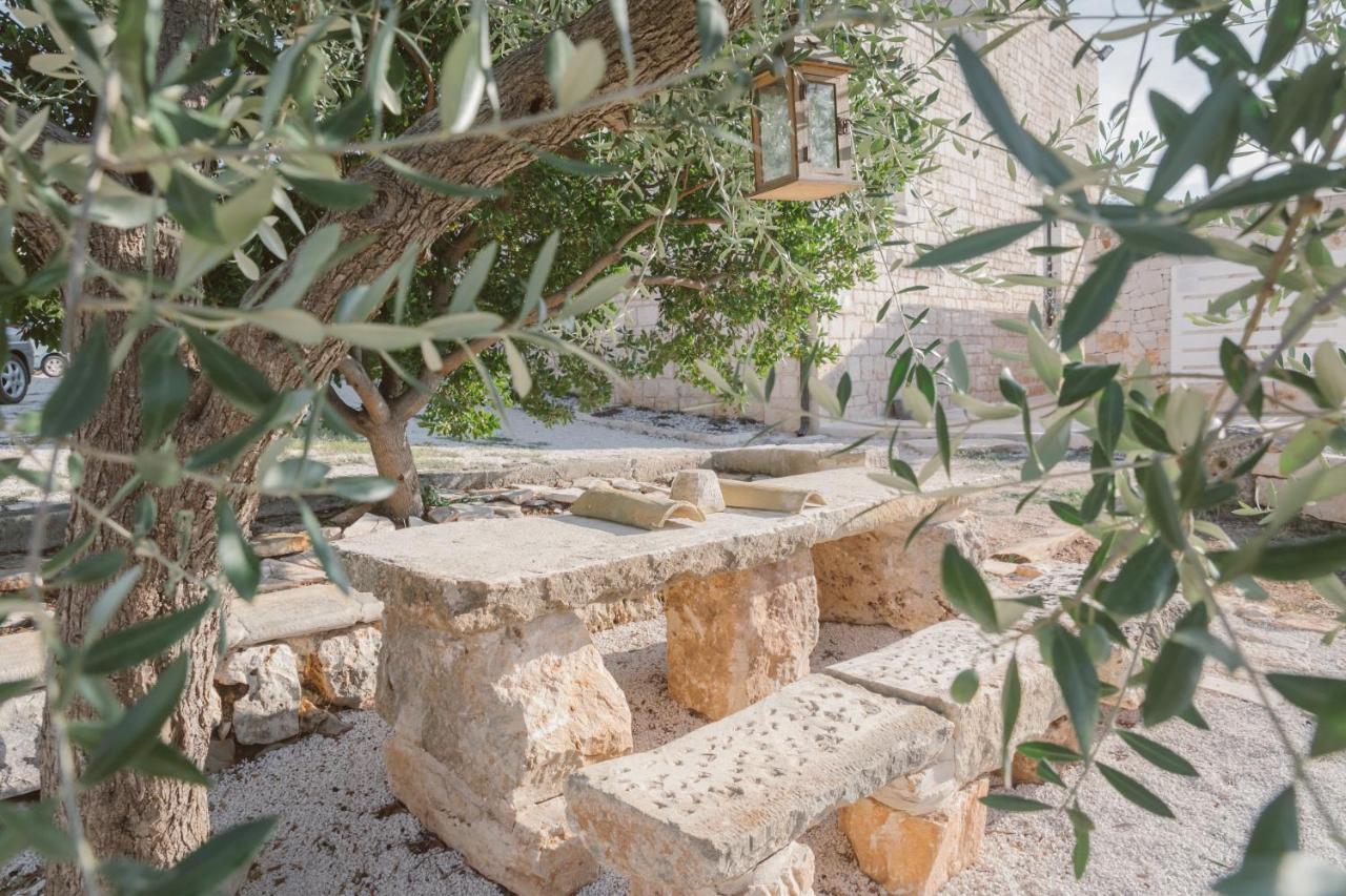 Trulli Harmonia Con Piscina - Alberobello Bagian luar foto